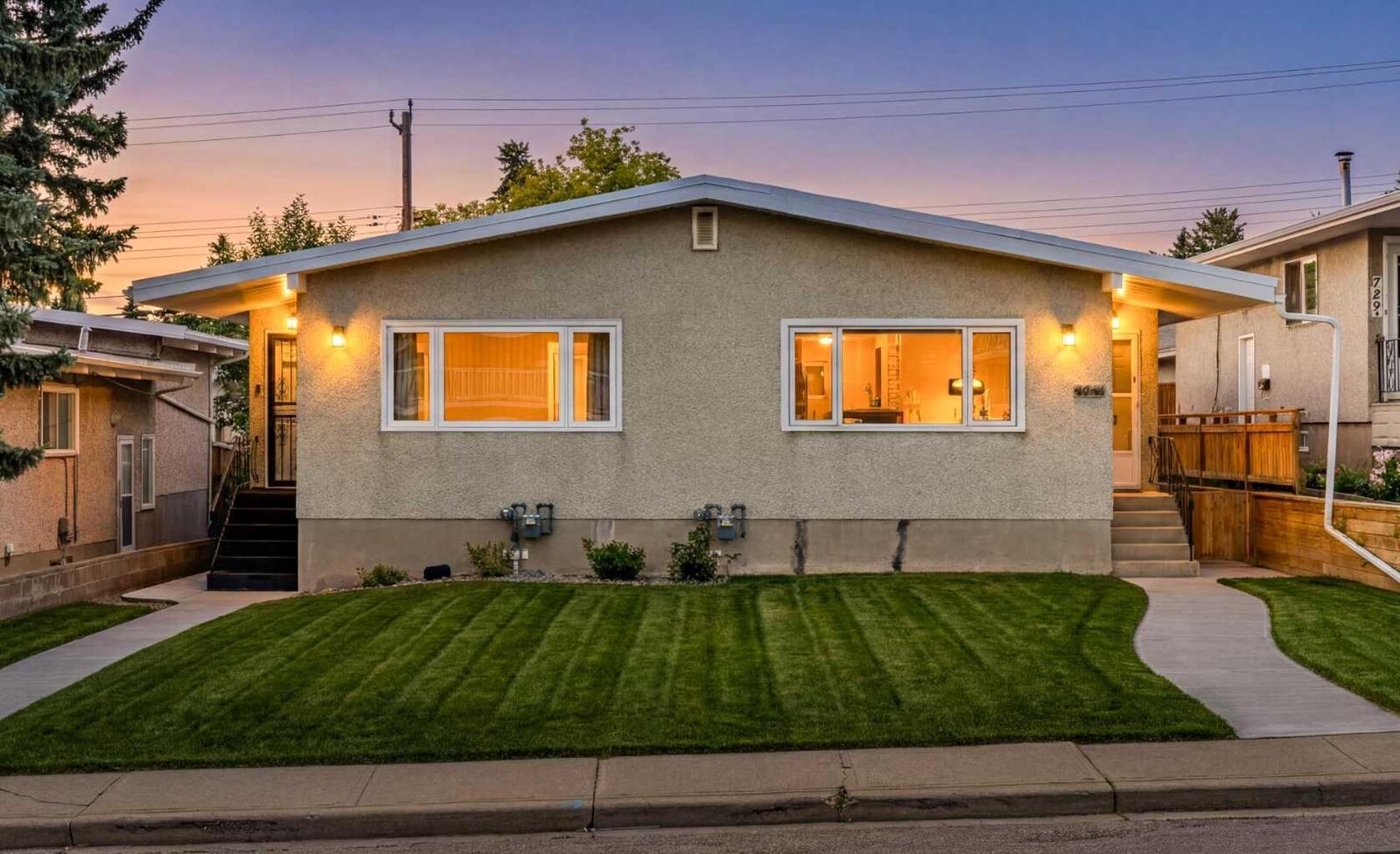 Property Photo: 727 67 Avenue SW AB T2V 0M4