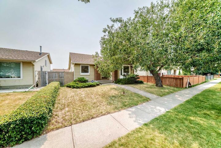 128 Erin Woods Drive SE — photo 1
