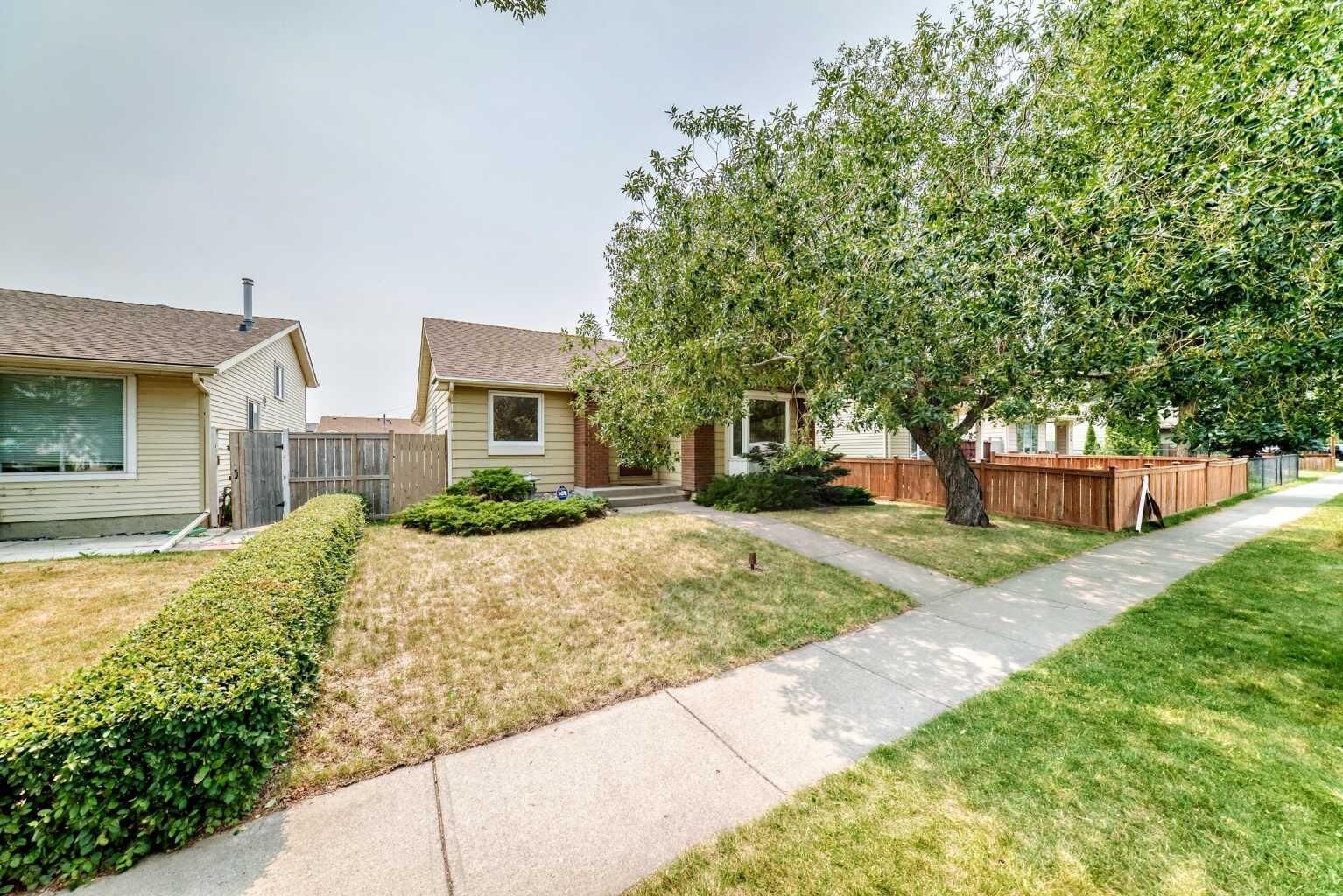 Property Photo: 128 Erin Woods Drive SE AB T2B 2S1