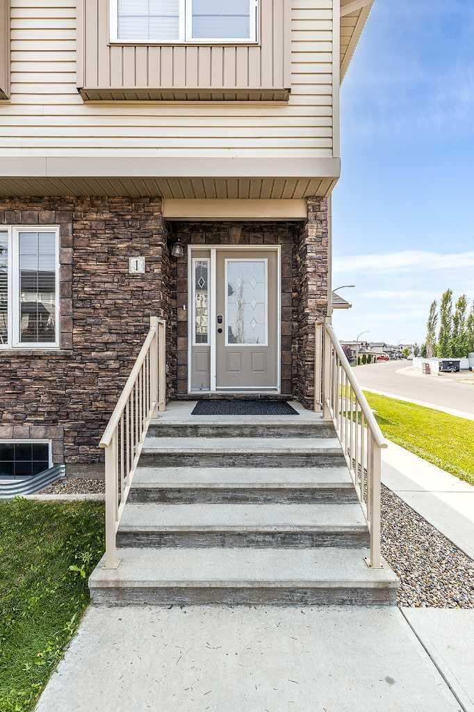 Property Photo: 4952 Southlands Drive SE 1 AB T1B 0E9