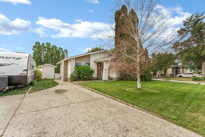 Property Photo: 469 19 Street NE AB T1C 1G2