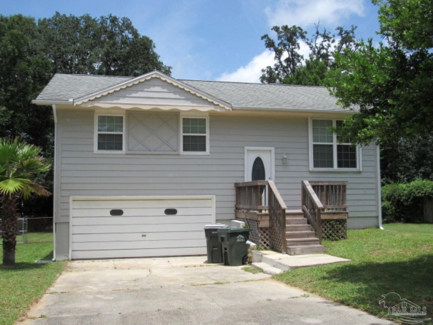 Property Photo: 5407 Charbar Dr FL 32526