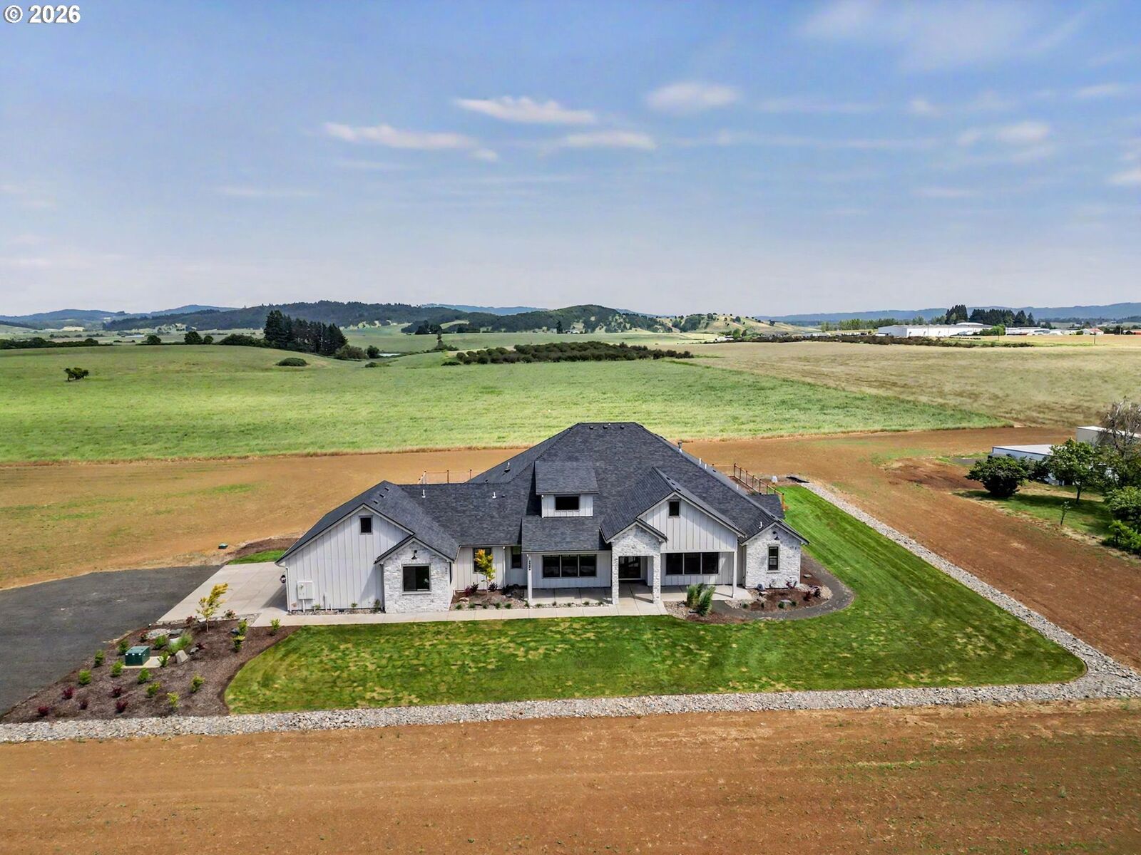 Property Photo: 2550 Perrydale Rd OR 97338