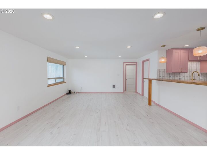 Property Photo: 317 NE Benton St OR 97365