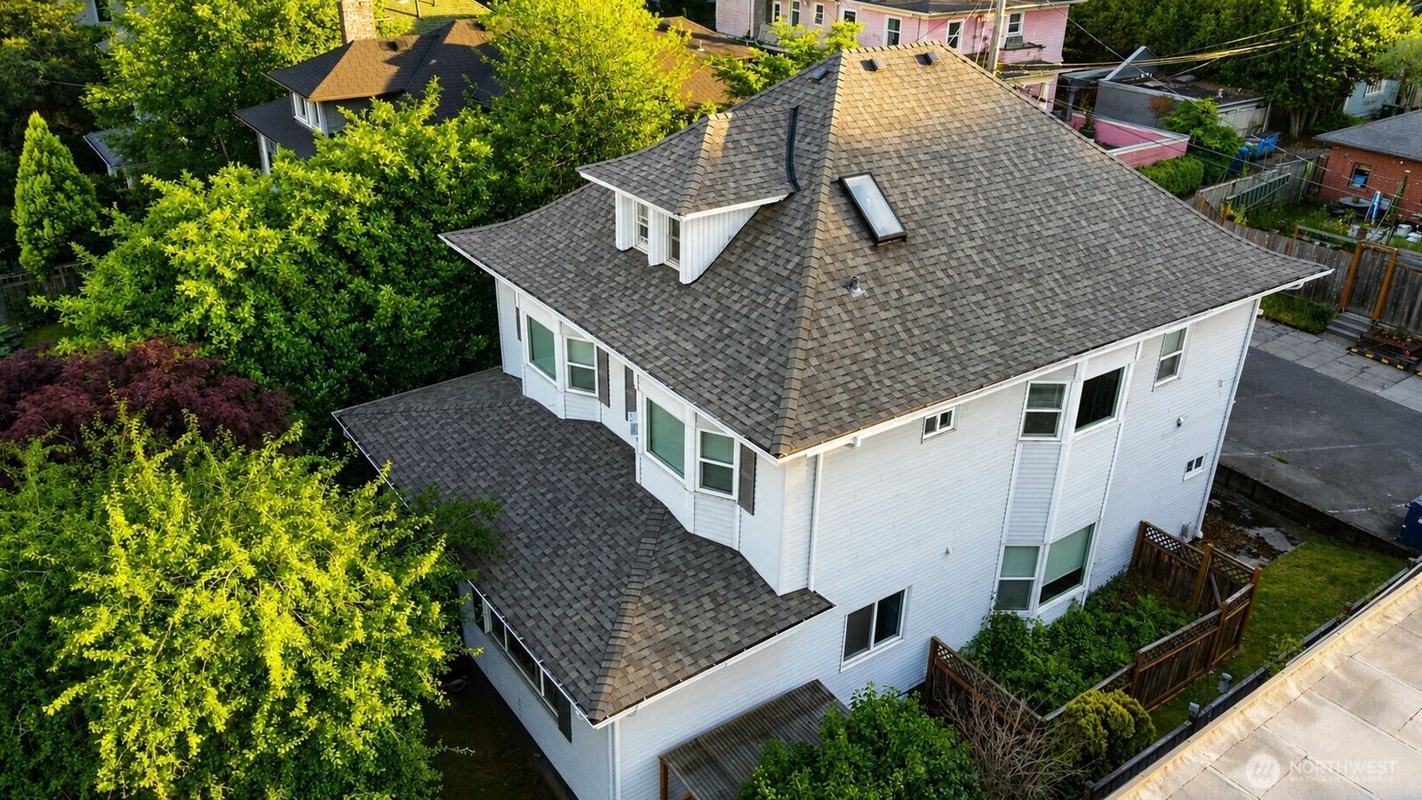Property Photo:  815  15th Avenue E  WA 98112 