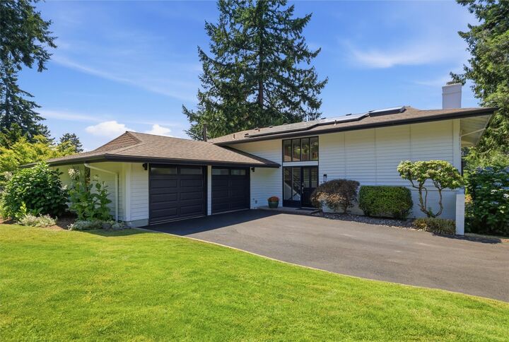 Property Photo:  4802  111th Avenue NE  WA 98033 