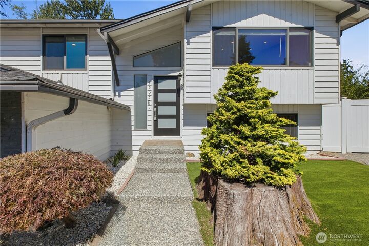 Property Photo:  4525  149th Place SW  WA 98087 