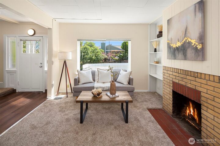 Property Photo: 332 NE 50th Street WA 98105