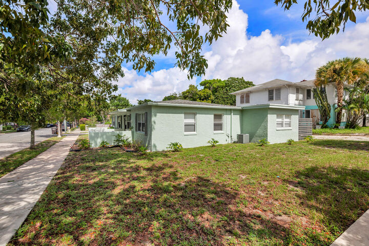 Property Photo: 701 New Jersey Street FL 33401