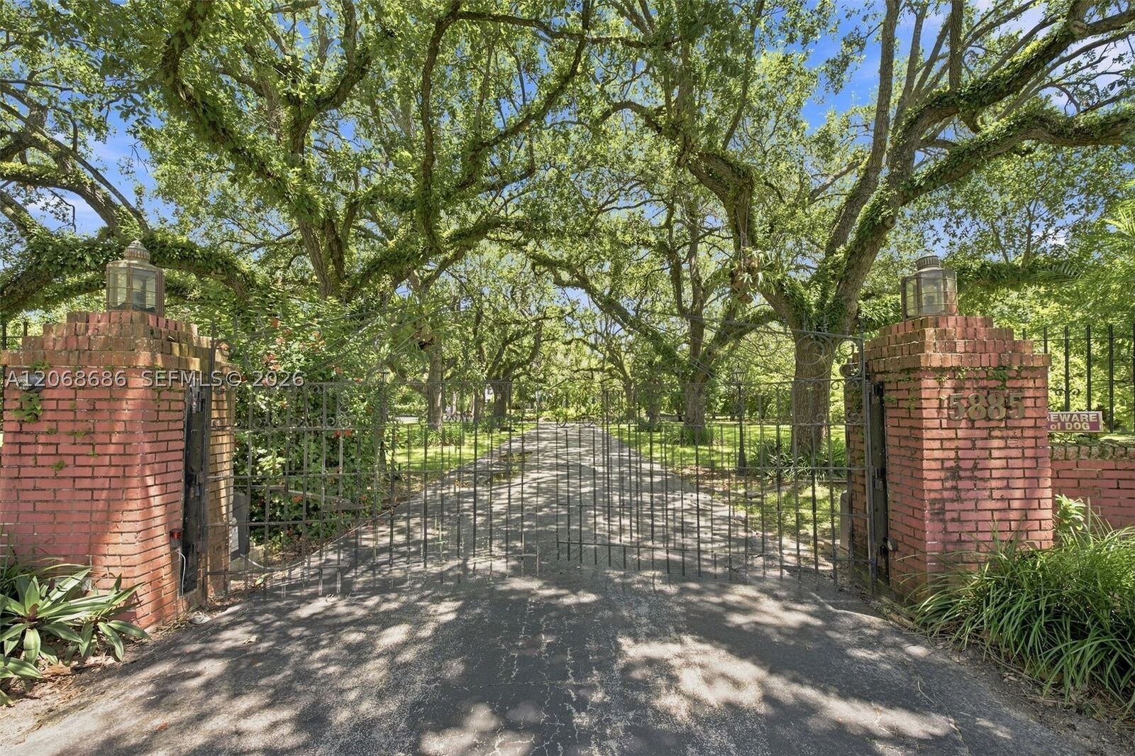 Property Photo: 5885 SW 56th St FL 33155