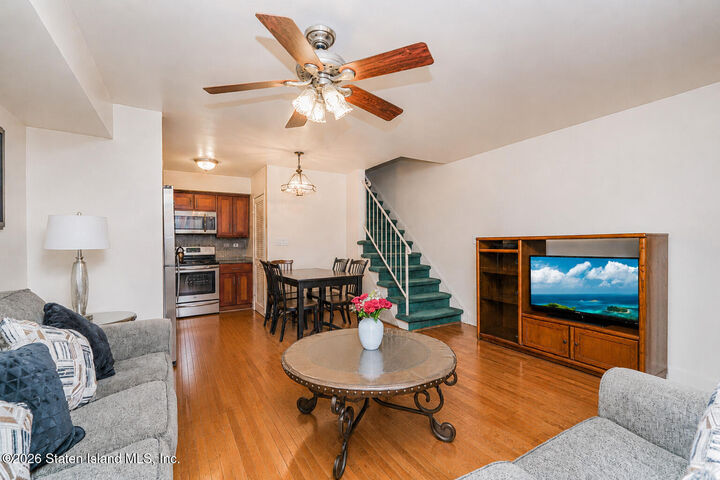Property Photo:  492 Lisk Avenue A  NY 10303 
