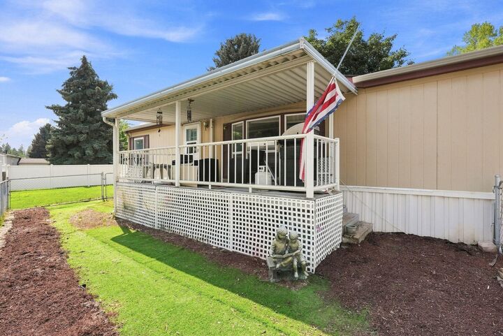Property Photo: 3110 E Chattaroy #21 Rd #21 WA 99003