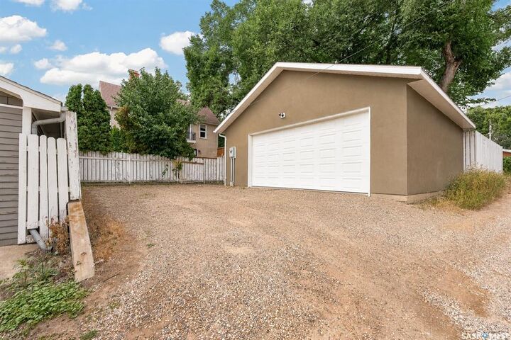 Property Photo: 1077 Clifton Avenue SK S6H 3L3