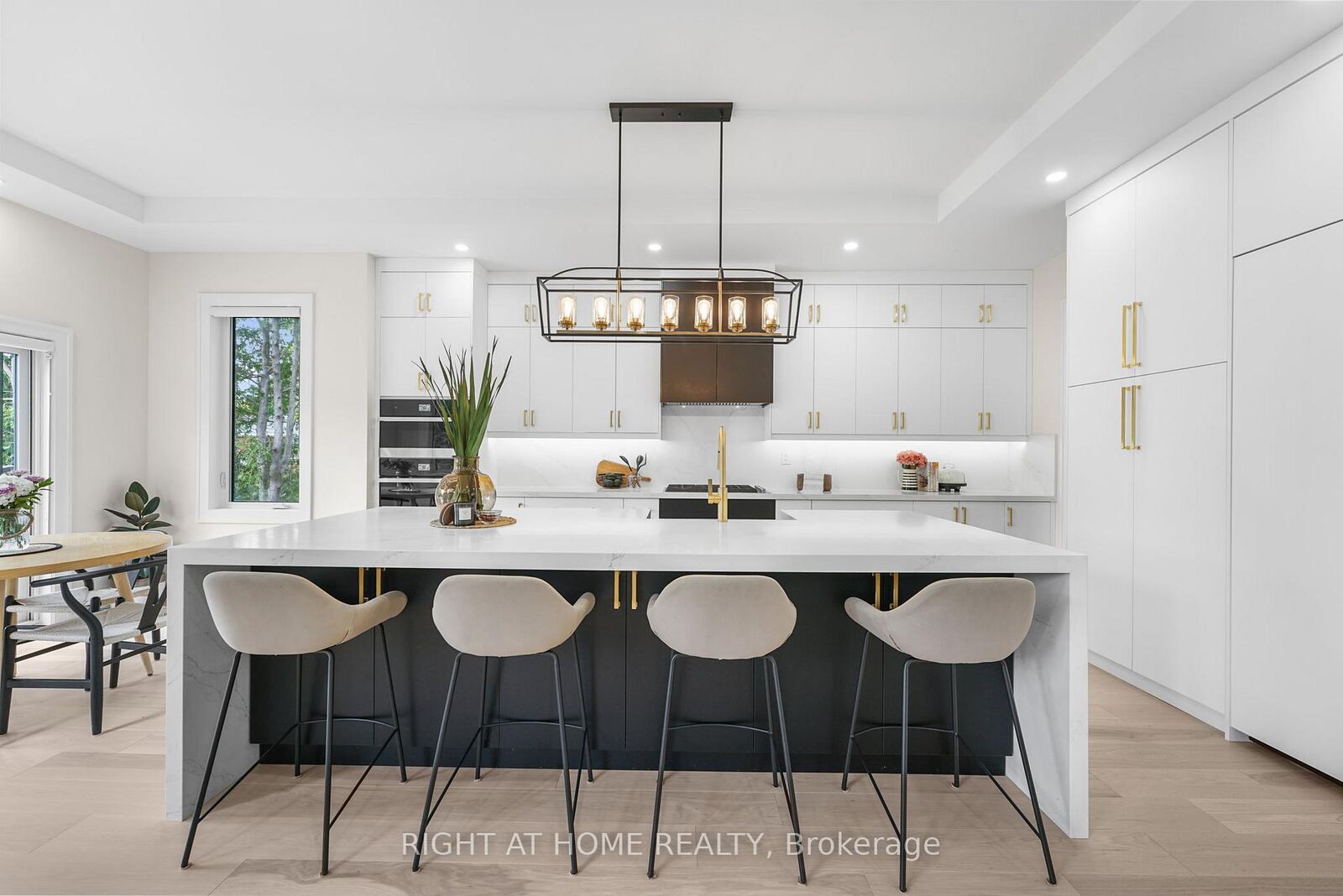 Property Photo: 262 Senlac Road ON M2R 1P8