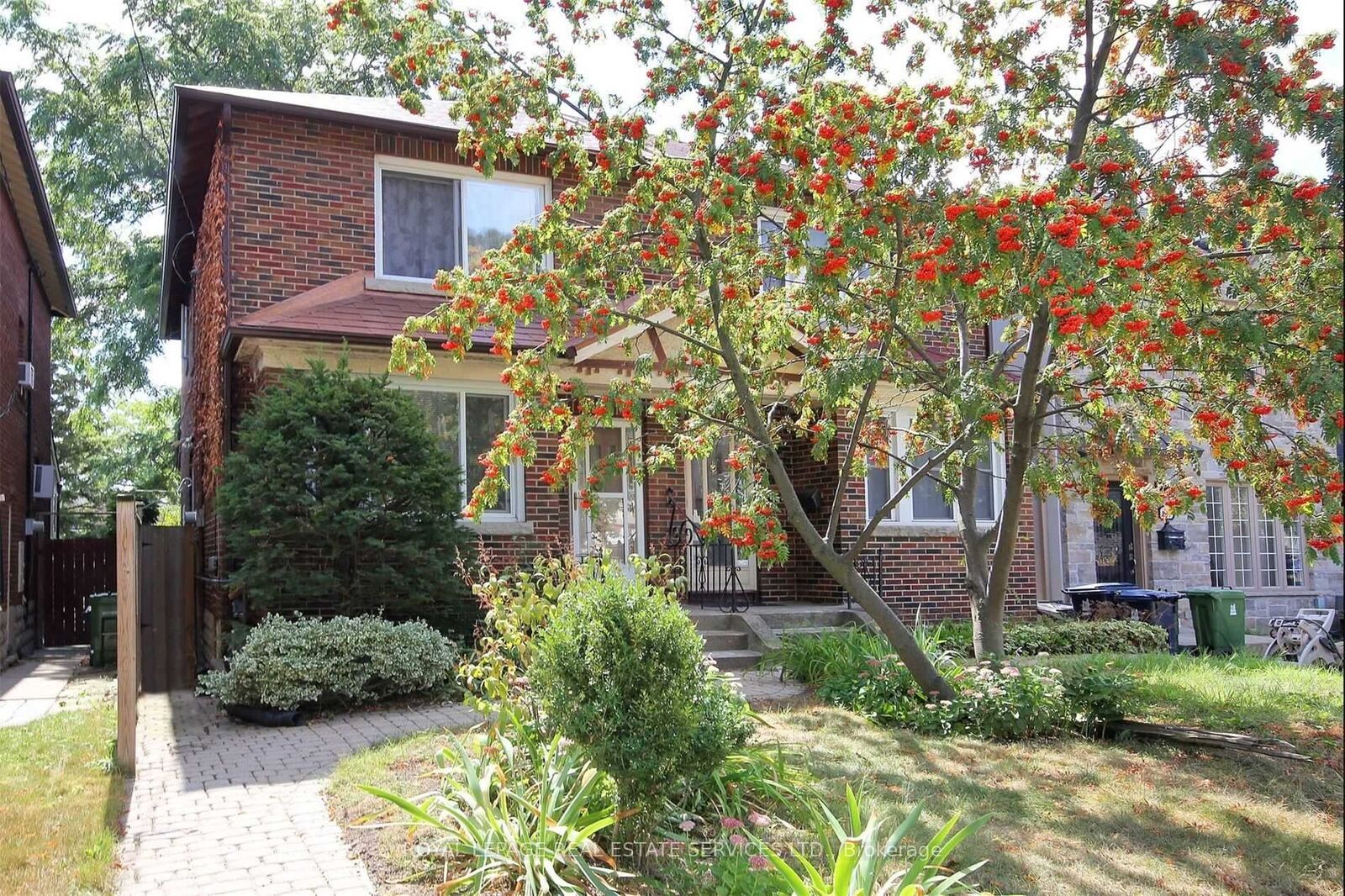 Property Photo: 301 Davisville Avenue ON M4S 1H1