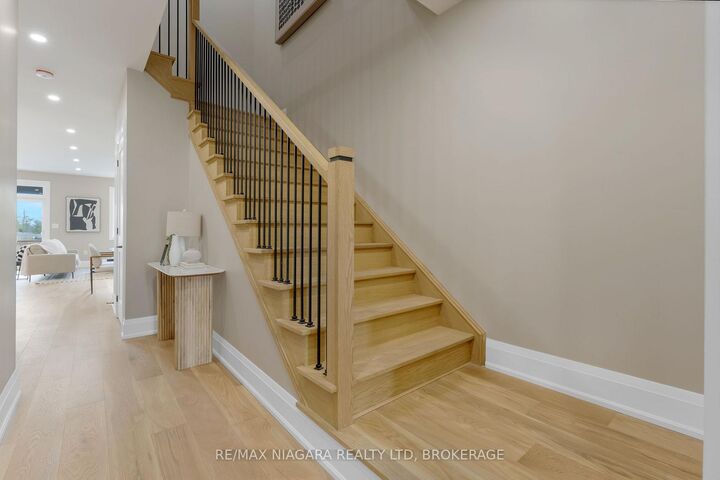 Property Photo:  6200 Curlin Crescent  ON L2H 0B8 