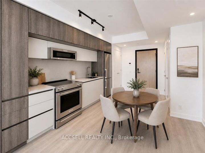 Property Photo: 185 Millway Avenue W905 ON L4K 0L2