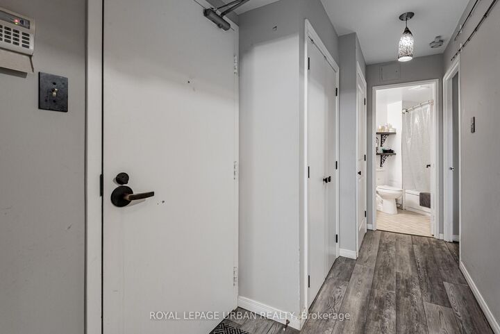 Property Photo: 25 Maitland Street 505 ON M4Y 2W1