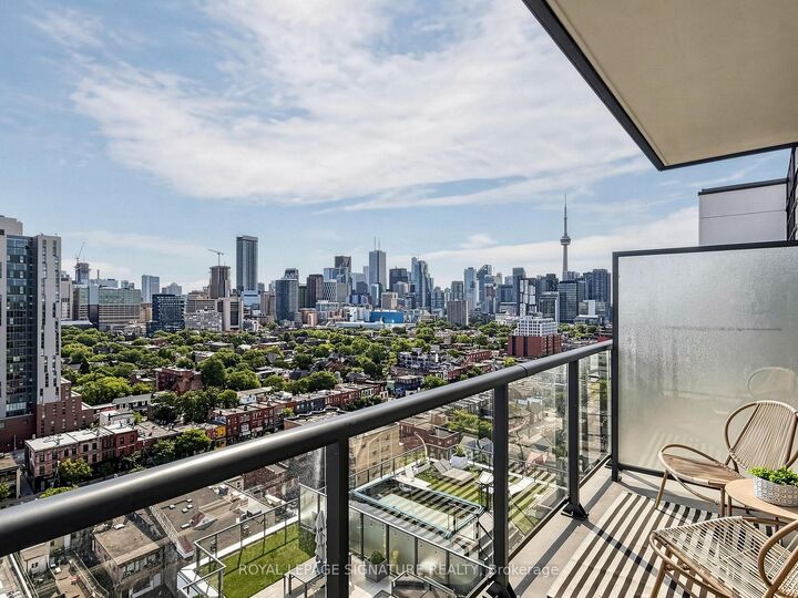 Property Photo: 297 College Street Ph2 ON M5T 0C2