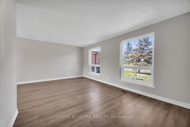 Property Photo:  27 Villata Gardens  ON M3J 1J7 