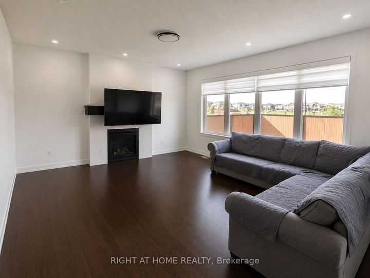 Property Photo:  800 Paseana Place  ON K2V 0P7 