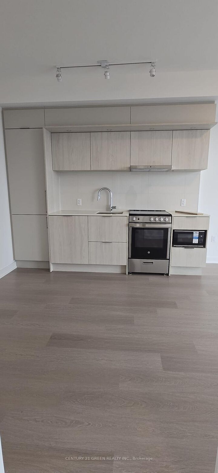 Property Photo: 448 Burnhamthorpe Road W 1601 ON L5B 4M6