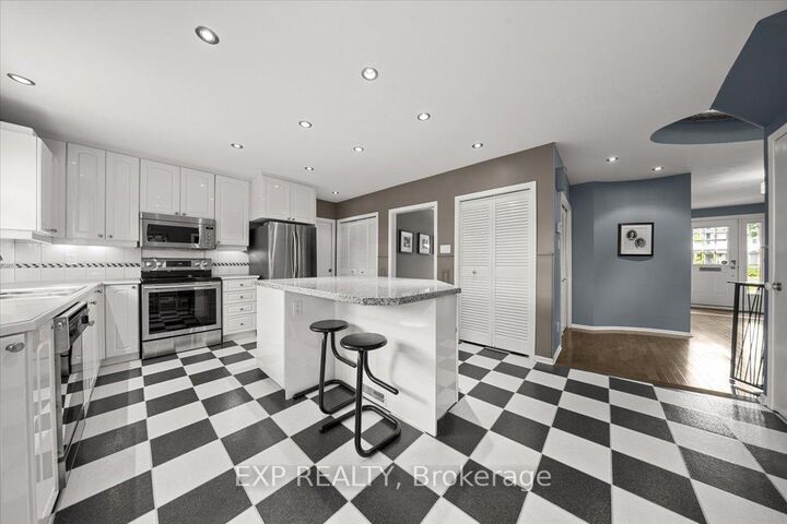Property Photo: 899 Dresden Crescent ON K2B 5H8