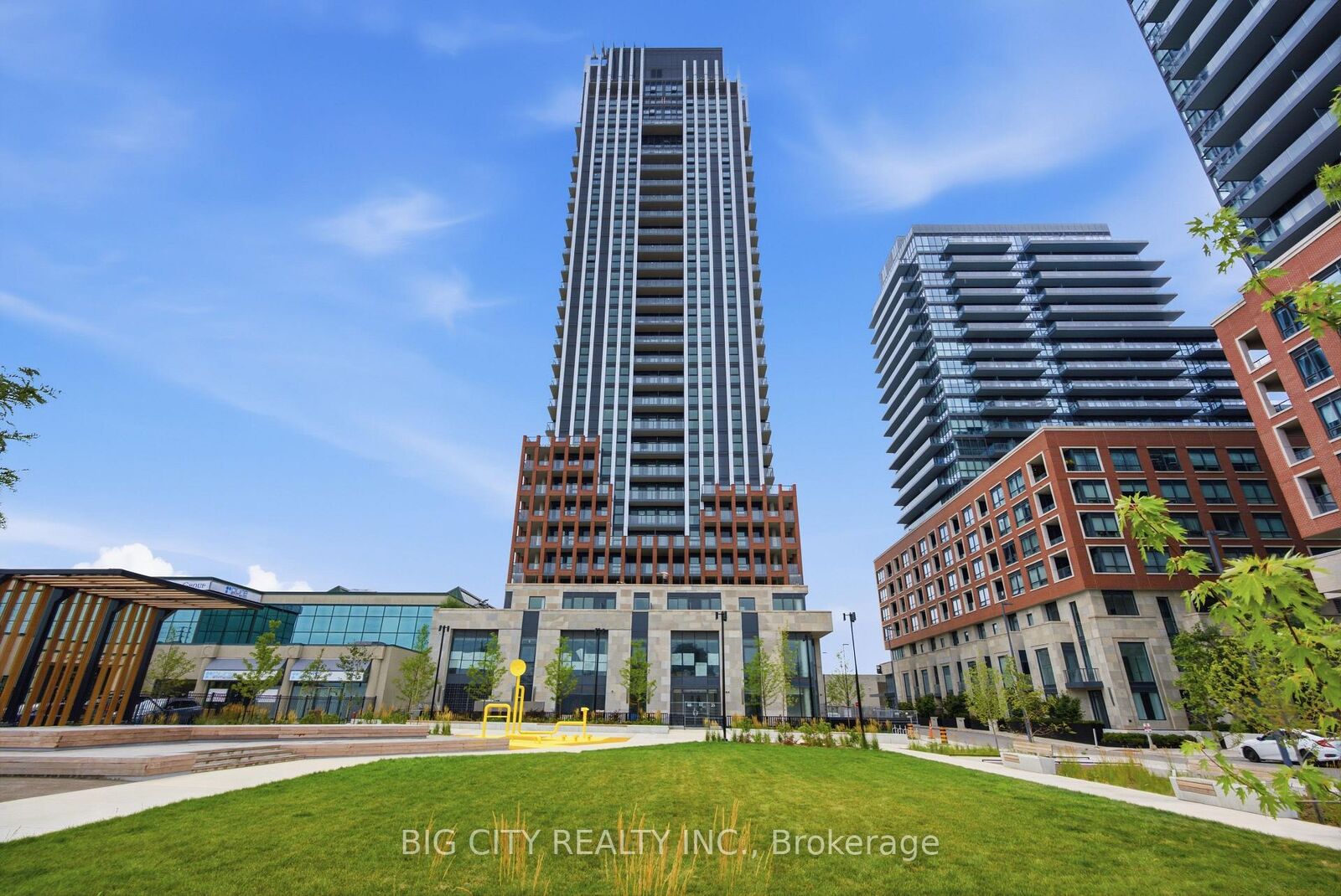 Property Photo: 25 Frederick Todd Way 1010 ON M4G 0C6