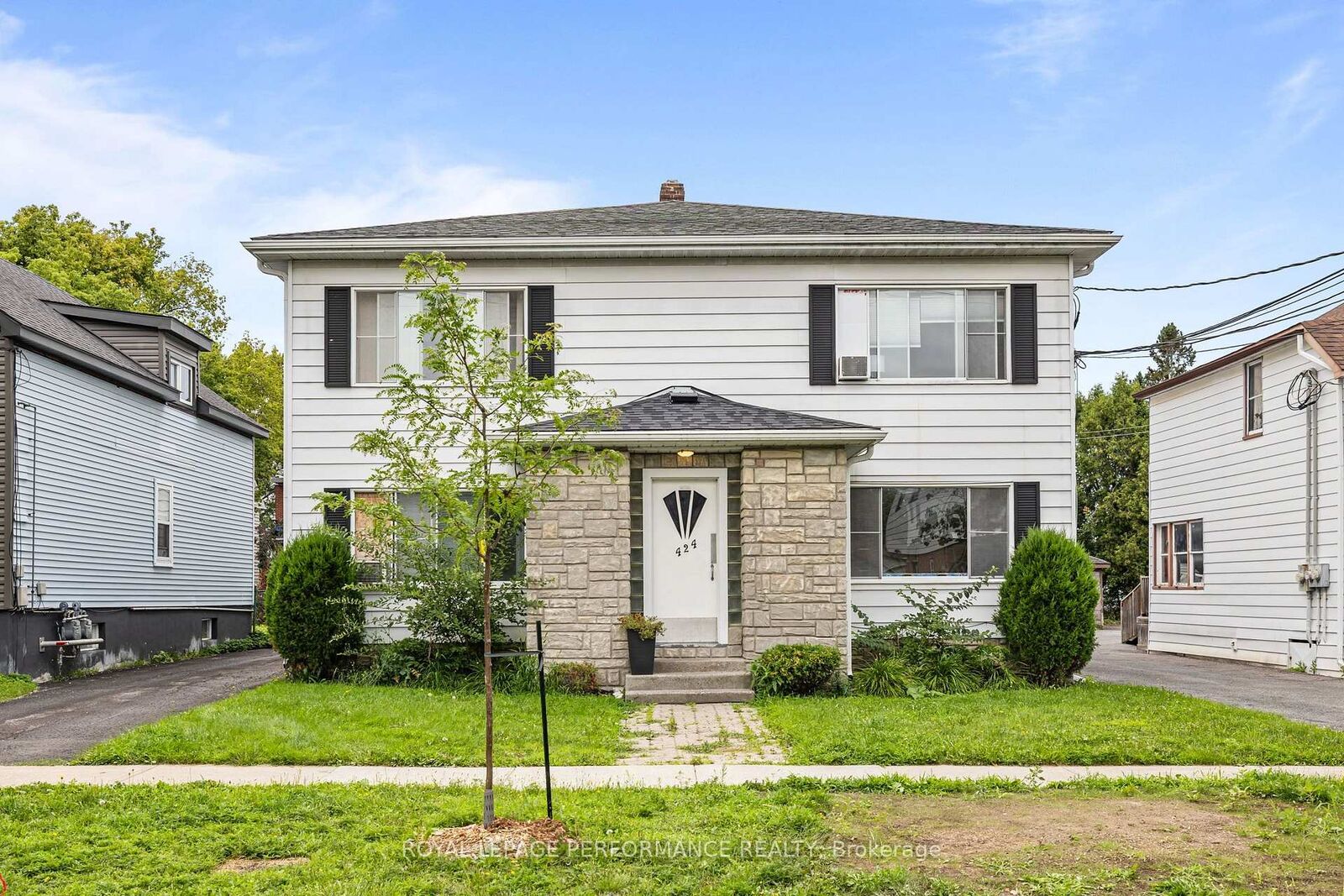 Property Photo: 424 Guy Street ON K6H 4V5