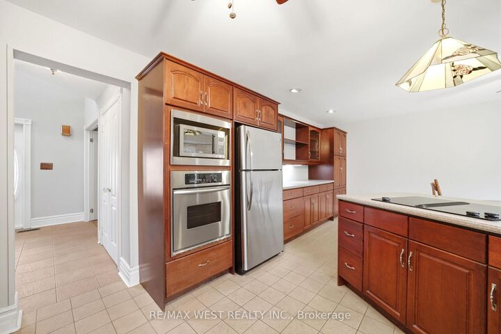 Property Photo: 15637 McLaughlin Road ON L7C 1L9