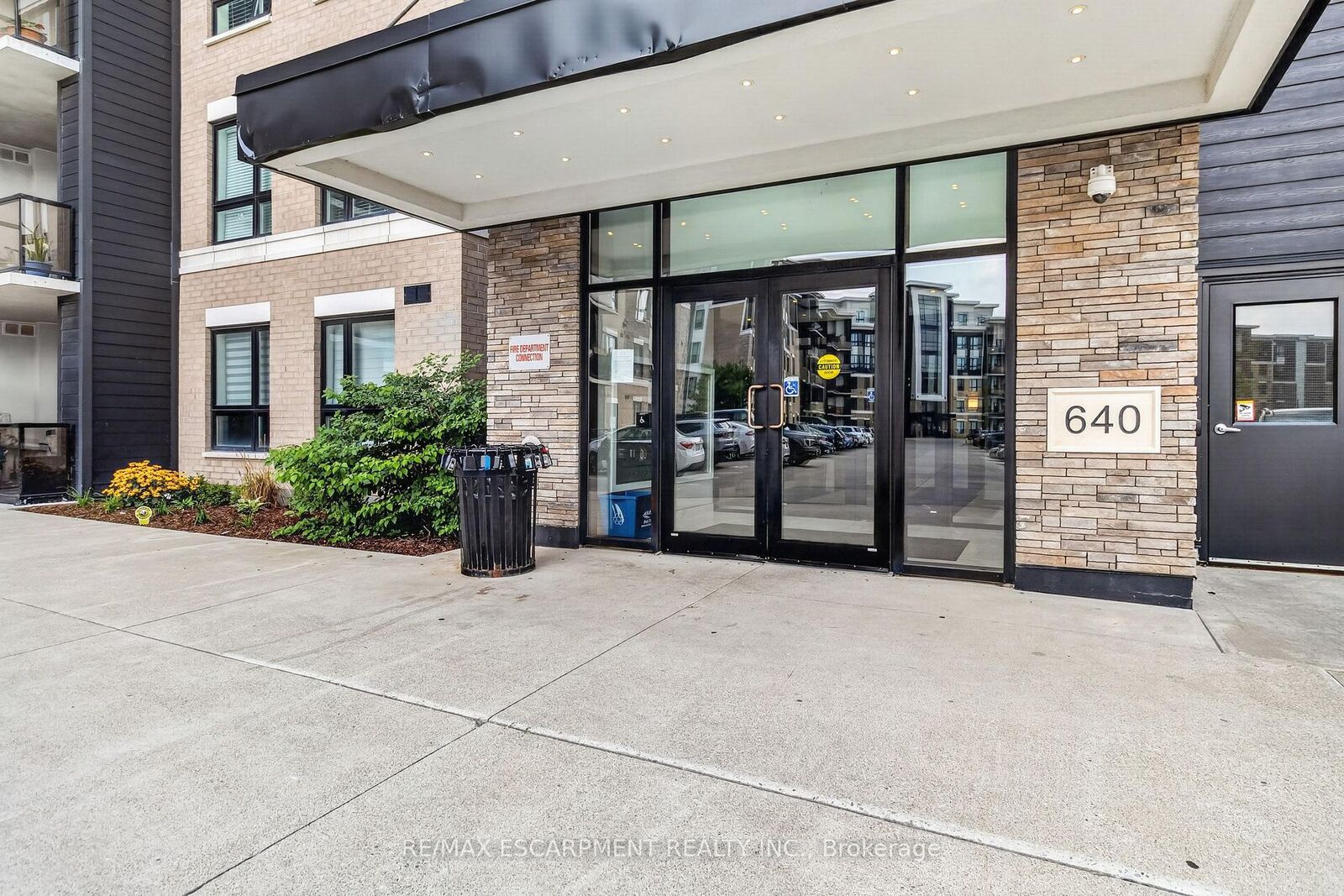 Property Photo: 640 Sauve Street 602 ON L9T 9A7