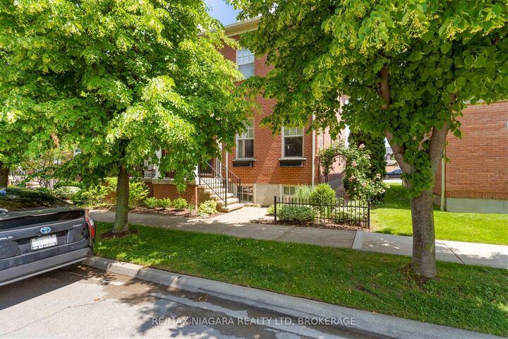 Property Photo: 96 Garrison Village Drive ON L0S 1J0