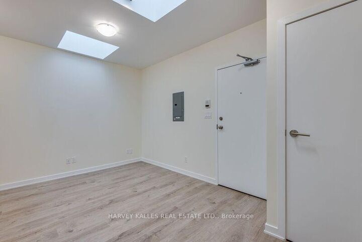 Property Photo:  1216 St Clair Avenue W 3  ON M6E 1B4 