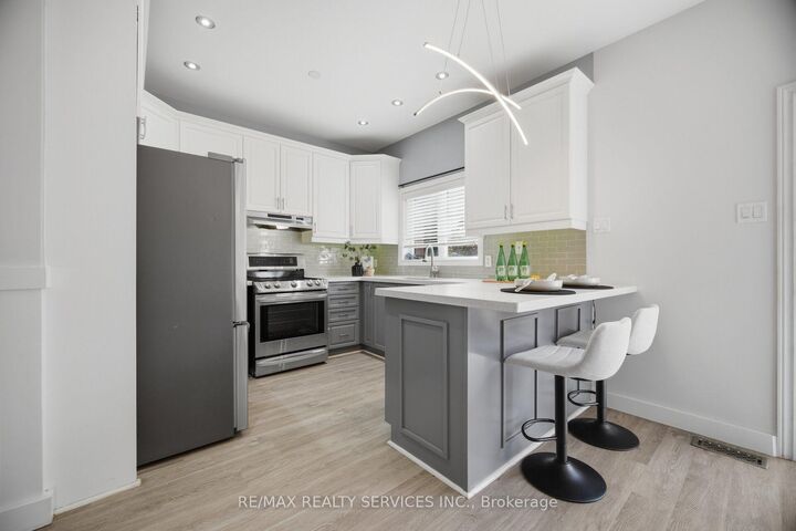 Property Photo: 5 Westhampton Way ON L8E 6C8