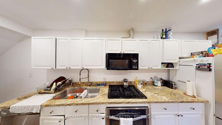 Property Photo:  160 Beaconsfield Avenue Apt 1  ON M6J 3J6 