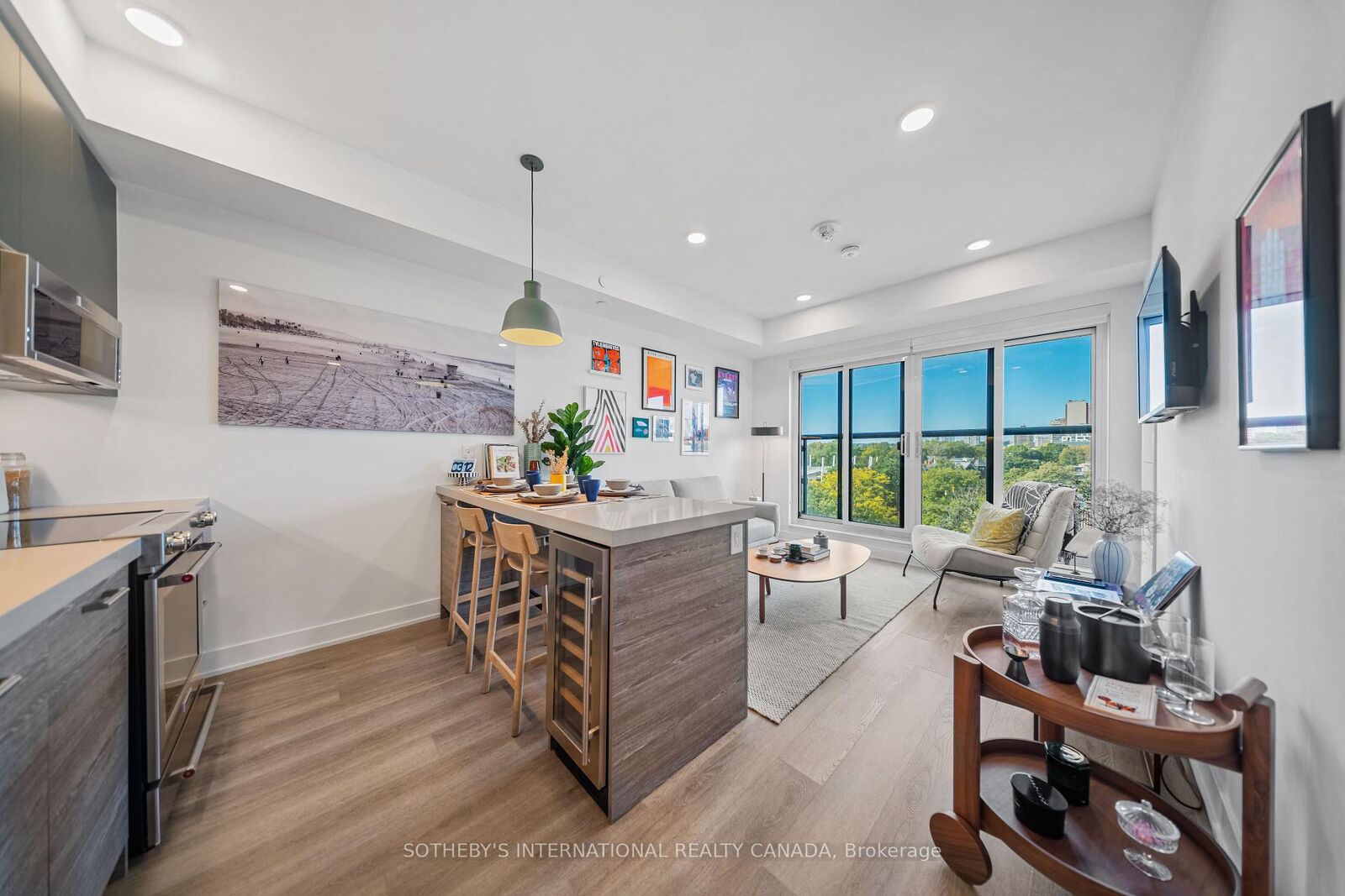 Property Photo: 484 Spadina Avenue 210 ON M5S 0E4