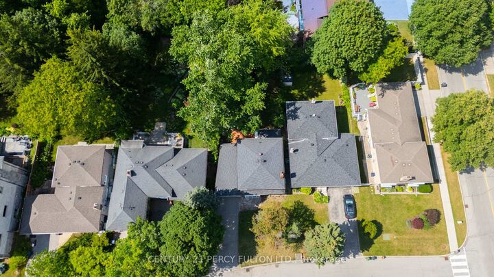 Property Photo: 6 Donna Court ON M2M 2C8