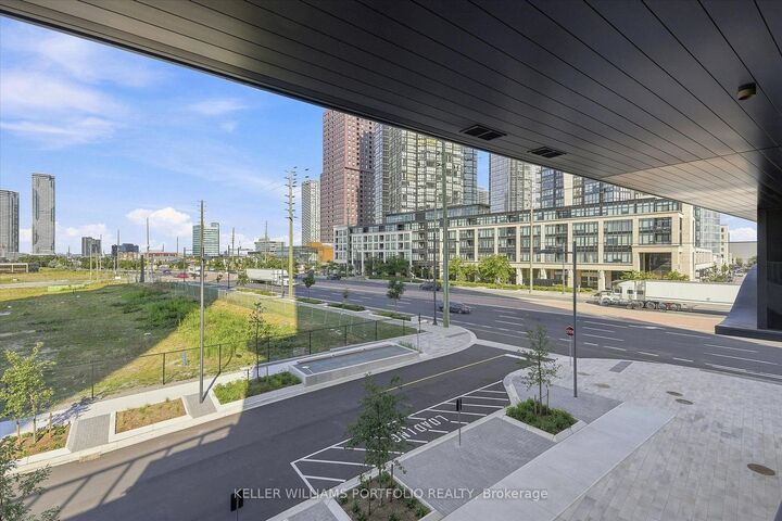 Property Photo:  5 Meadowdale Road 210  ON L4K 0C7 