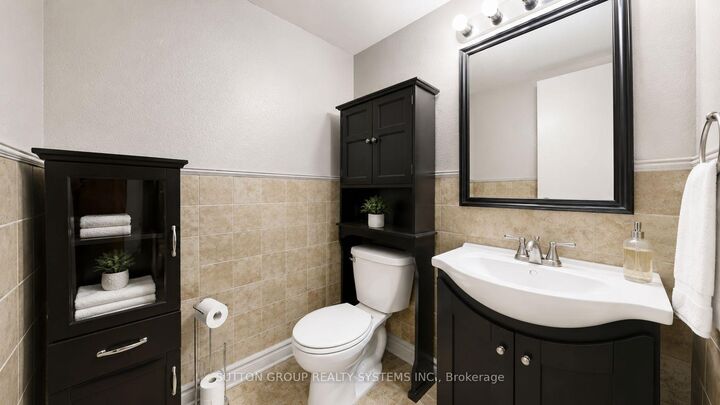 Property Photo:  85 Emmett Avenue 1811  ON M6M 5A2 
