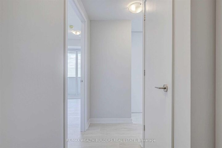 Property Photo:  2221 Yonge Street 5003  ON M4S 2B4 