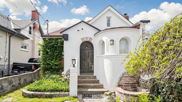 Property Photo:  287 Courtland Avenue E  ON N2G 2V8 