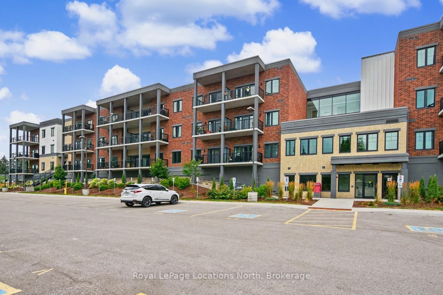 Property Photo:  121 Mary Street  ON L0M 1G0 