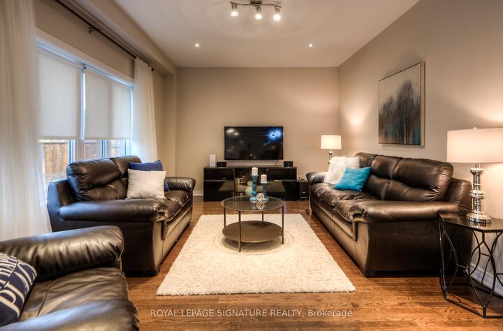 Property Photo:  102 Coopershawk Street  ON N2K 4J8 