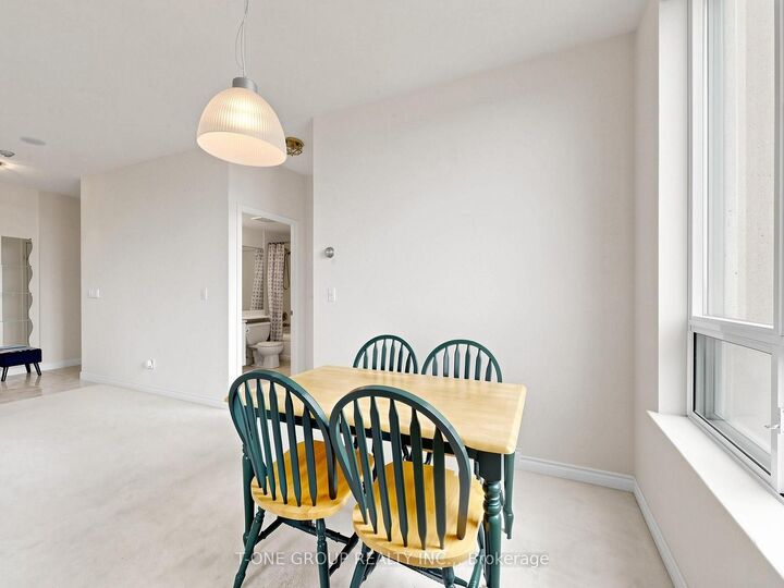 Photo de la propriété: 5039 Finch Avenue E Ph11 ON M1S 5L6