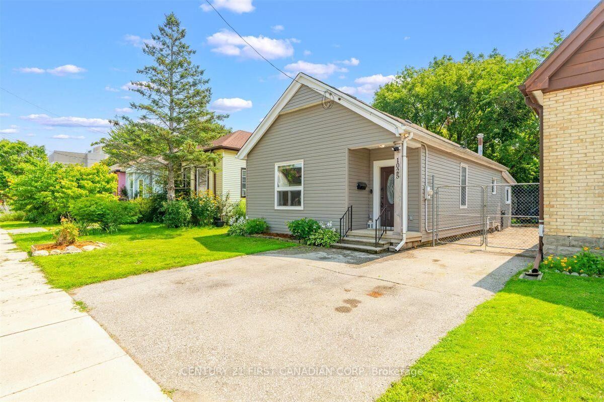 Property Photo:  1025 King Street  ON N5W 2X7 