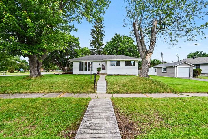 Property Photo:  1 Adam Dixon Avenue  ON K0C 1P0 