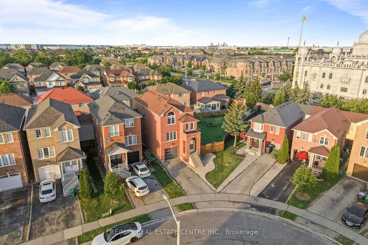 Property Photo:  42 Domenico Crescent  ON L6P 1H5 