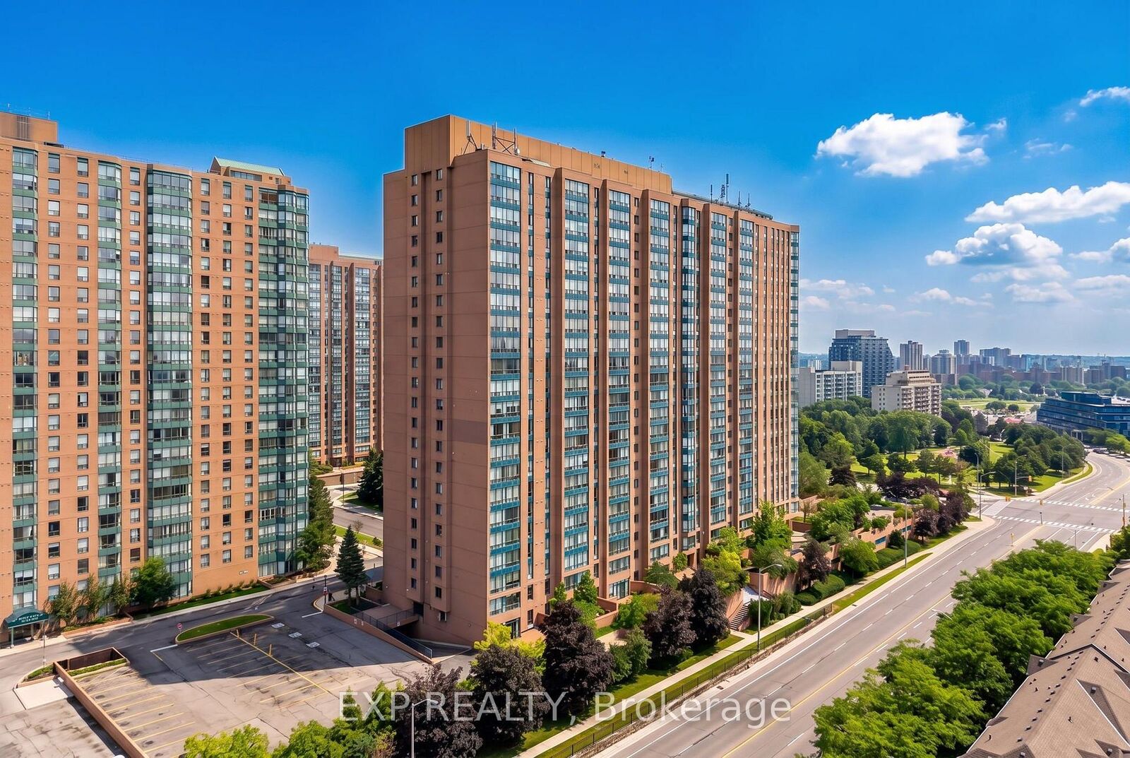 Property Photo:  155 Hillcrest Avenue 1114  ON L5B 3Z2 