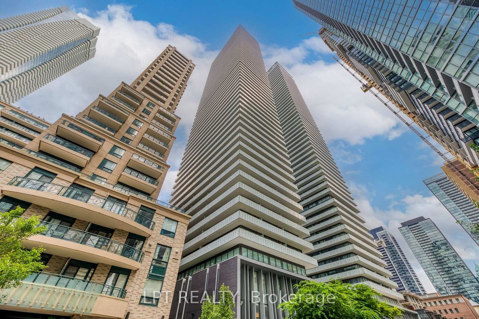 Property Photo:  42 Charles Street E 1403  ON M4Y 1N3 