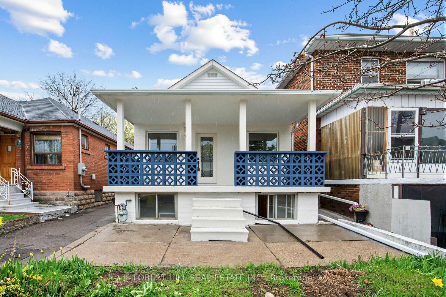 Property Photo:  43 Belvidere Avenue Lower  ON M6C 1P7 